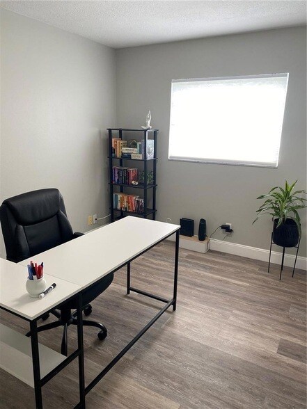 Building Photo - 7014 Glenview Dr