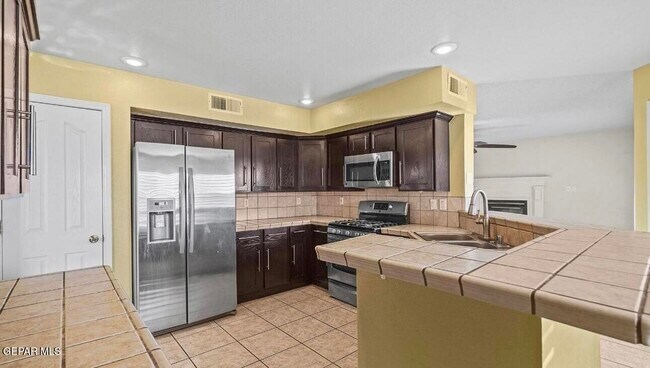 Building Photo - 409 Emerald Bluff Dr