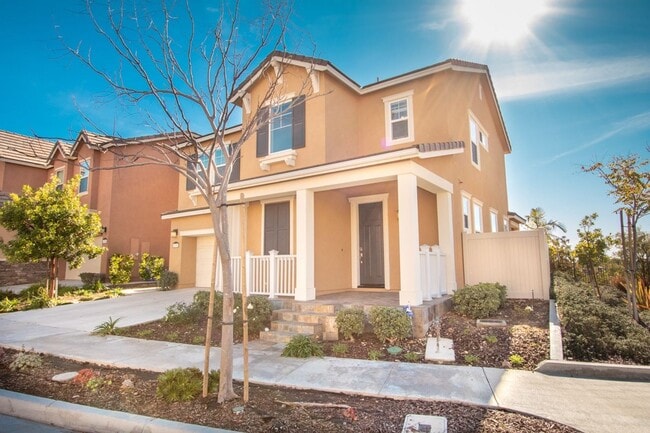 Building Photo - 4 Bed / 2.5 Bath Home with Premium Panoram...