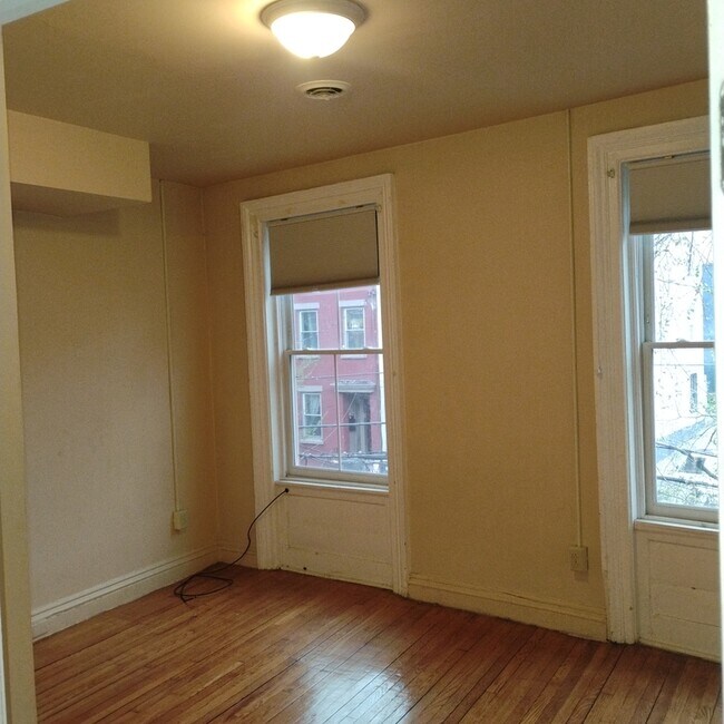 Building Photo - 96 Grand St
