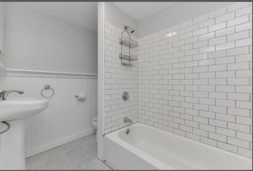 Building Photo - 288 Sumner St