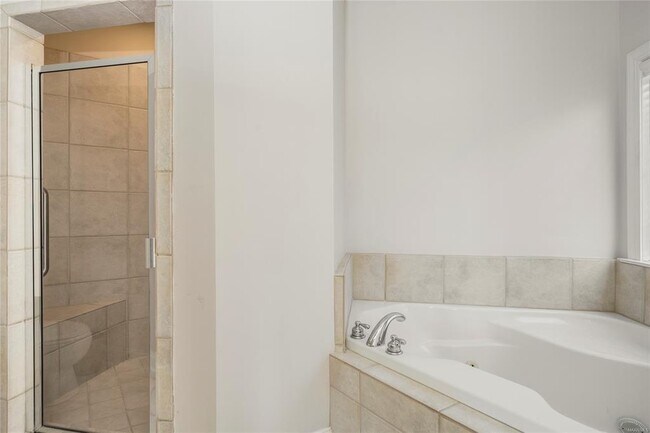 Building Photo - 5540 Ash Grove Cir