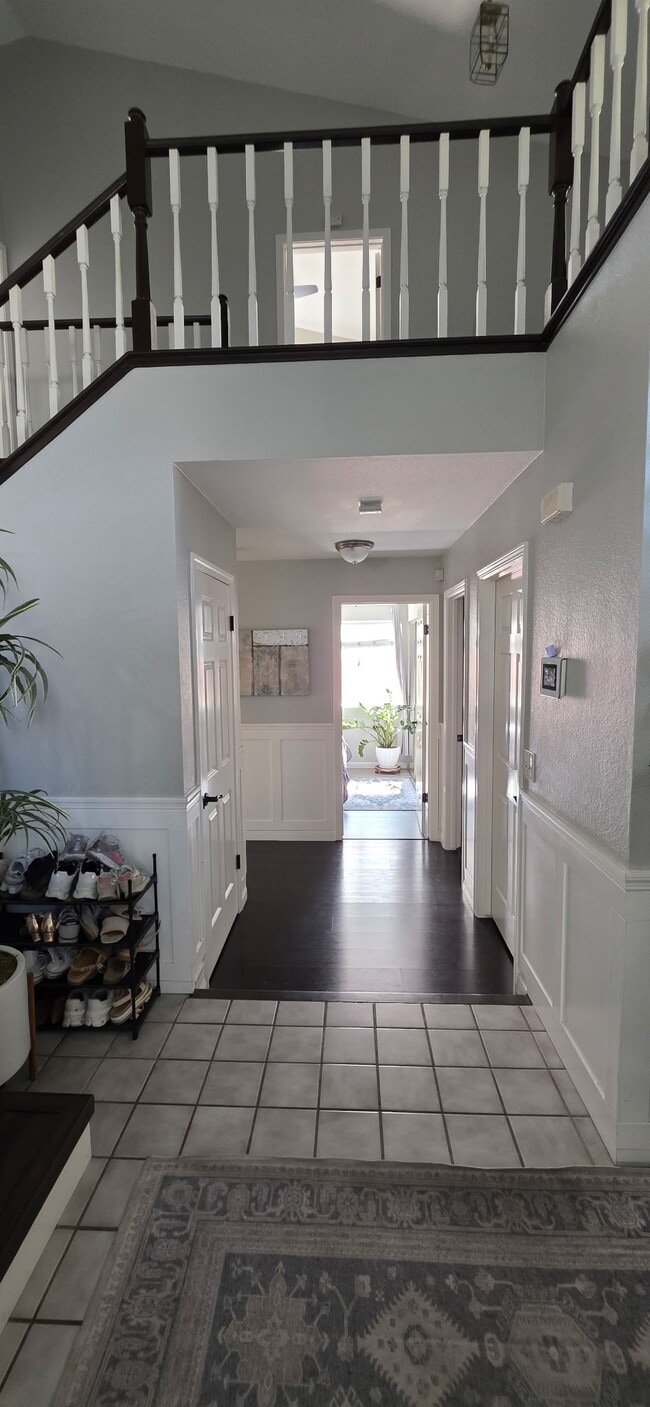 Building Photo - 430 Guinevere Ct