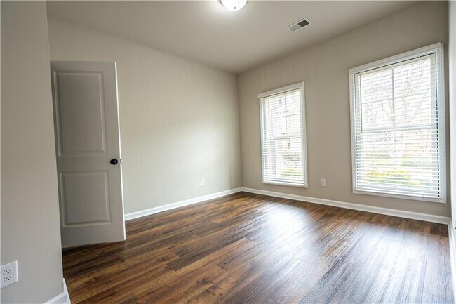 Building Photo - 3657 Princeton Ave