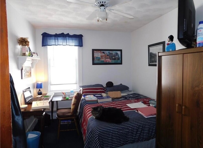 Building Photo - 242 Market St