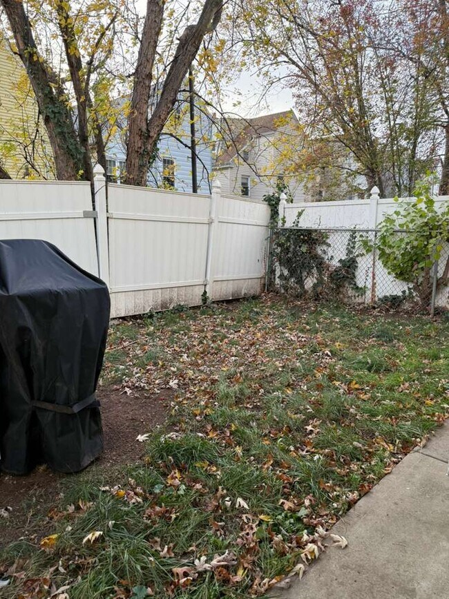 Building Photo - 84 W 14th St