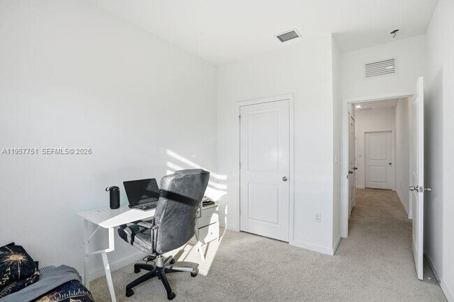 Building Photo - 816 NW 3rd Terrace