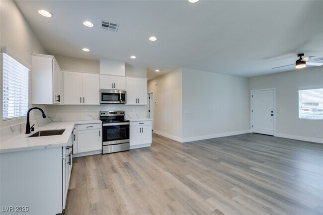 Building Photo - 1912 Carver Ave