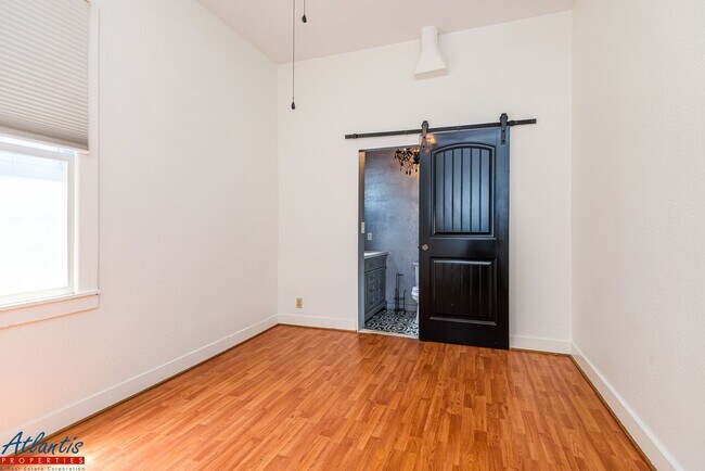Building Photo - Lovely Downtown San Jose Home | Off-Street Parking