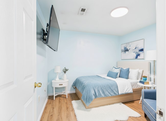 Building Photo - Central York Schools! Beautiful 3 Bed, 3 Bath Townhome!!