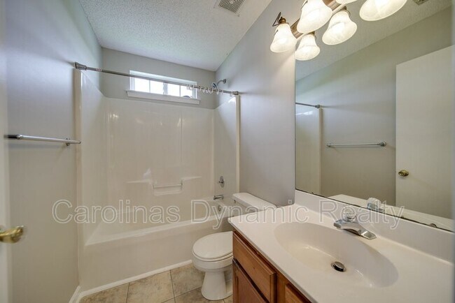 Building Photo - 120 Lantana Dr