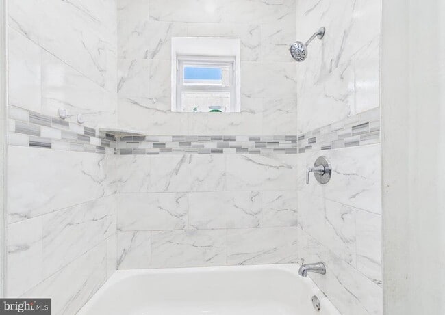 Building Photo - 616 S 60th St