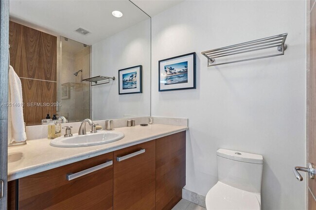 Building Photo - 5959 Collins Ave