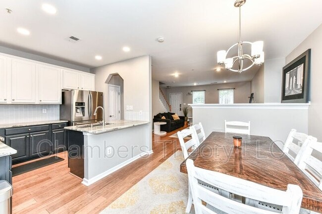 Building Photo - 5102 Donovan Dr