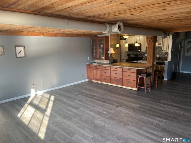 Building Photo - 68 Thermos Ave