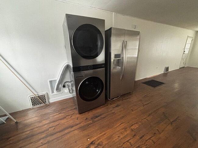 Building Photo - Italian Estates Property Management