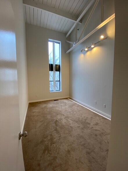 Building Photo - 71 Fulkerson St