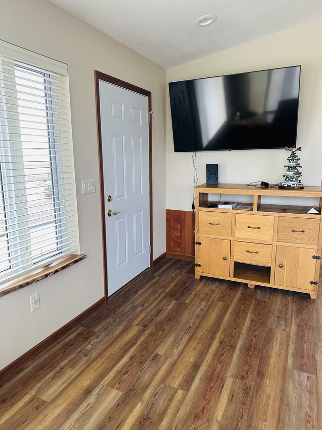 Building Photo - 8102 N Scheider Rd