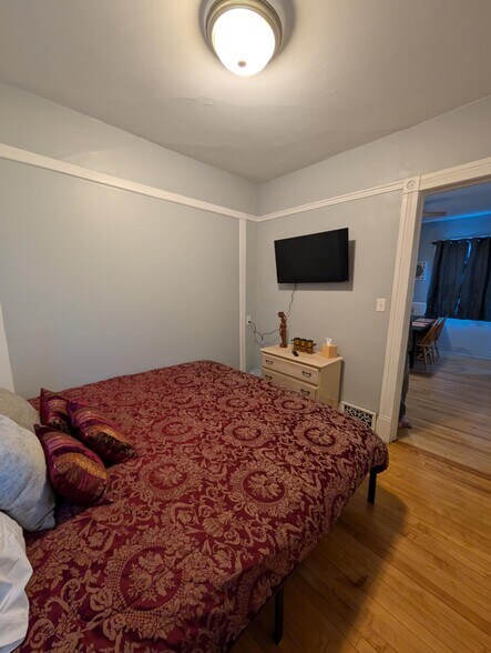 Building Photo - 2621 S Howell Ave