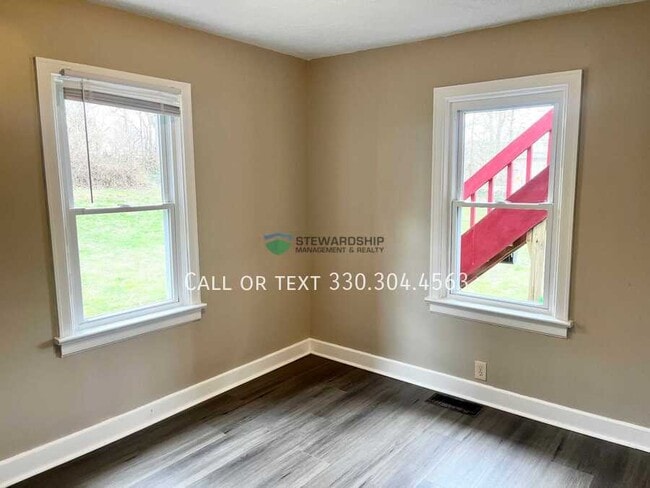 Building Photo - 133 Catherine St