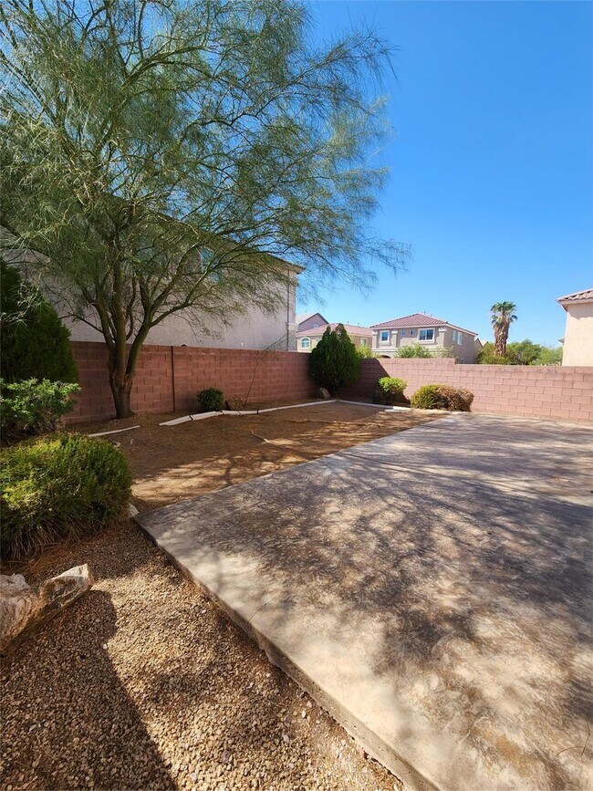 Building Photo - 3-Bed, 2.5-Bath Pet-Friendly Home with Fen...