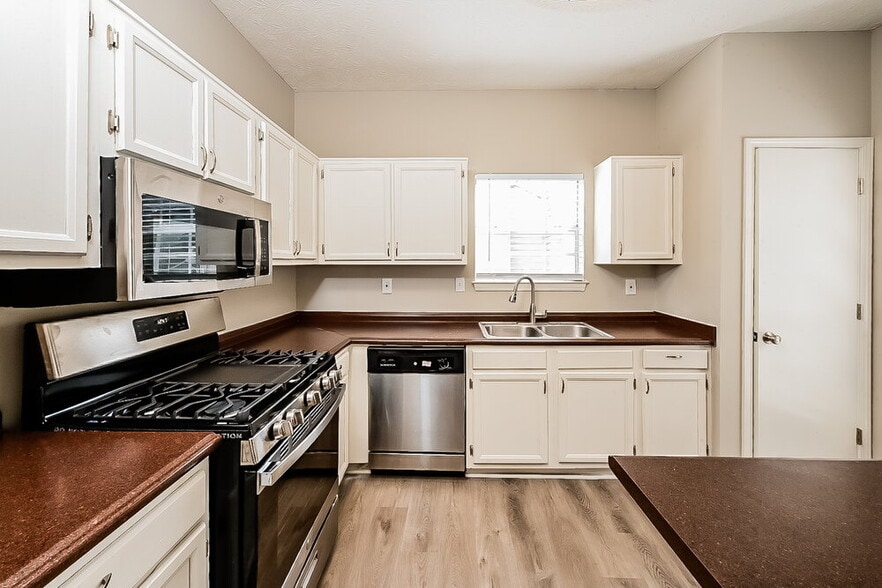 Building Photo - 6514 Eastbriar Dr