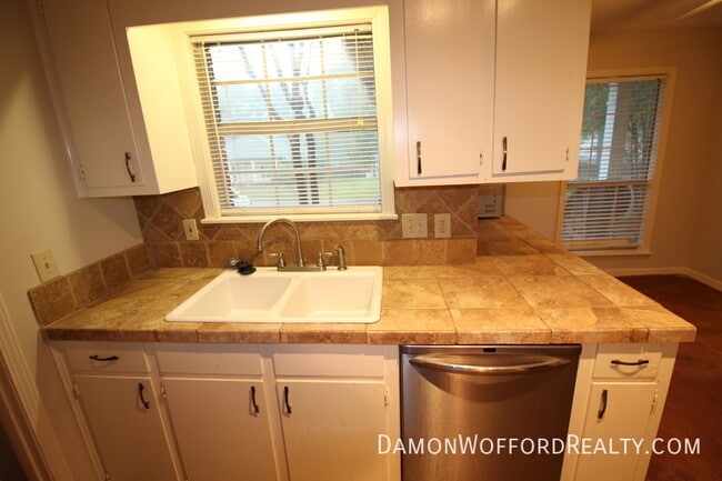 Building Photo - 308 Woodrun Dr