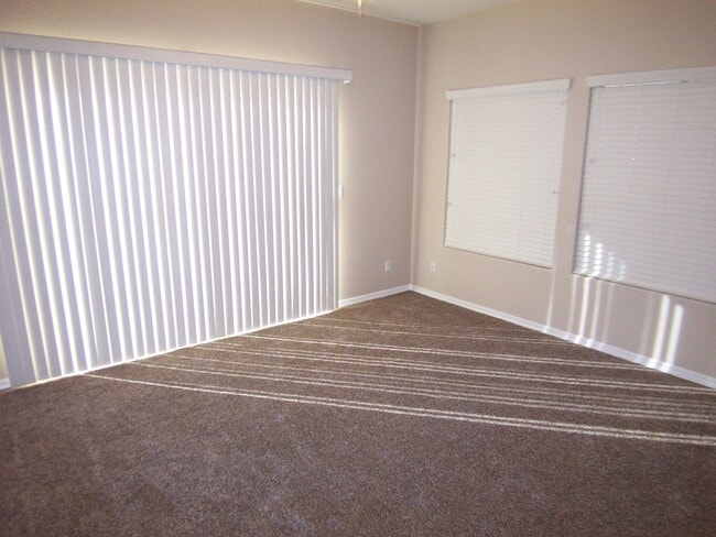 Building Photo - 1406 W Emerald Ave