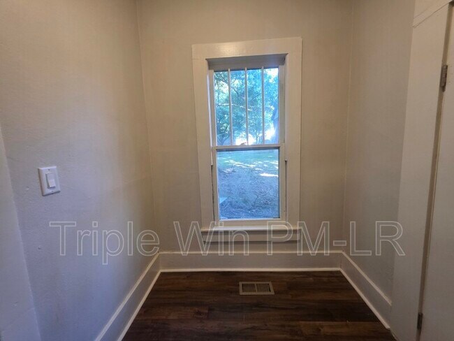 Building Photo - 609 N Morrill St