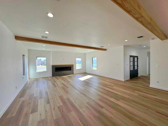 Building Photo - 4912 Jarvis St