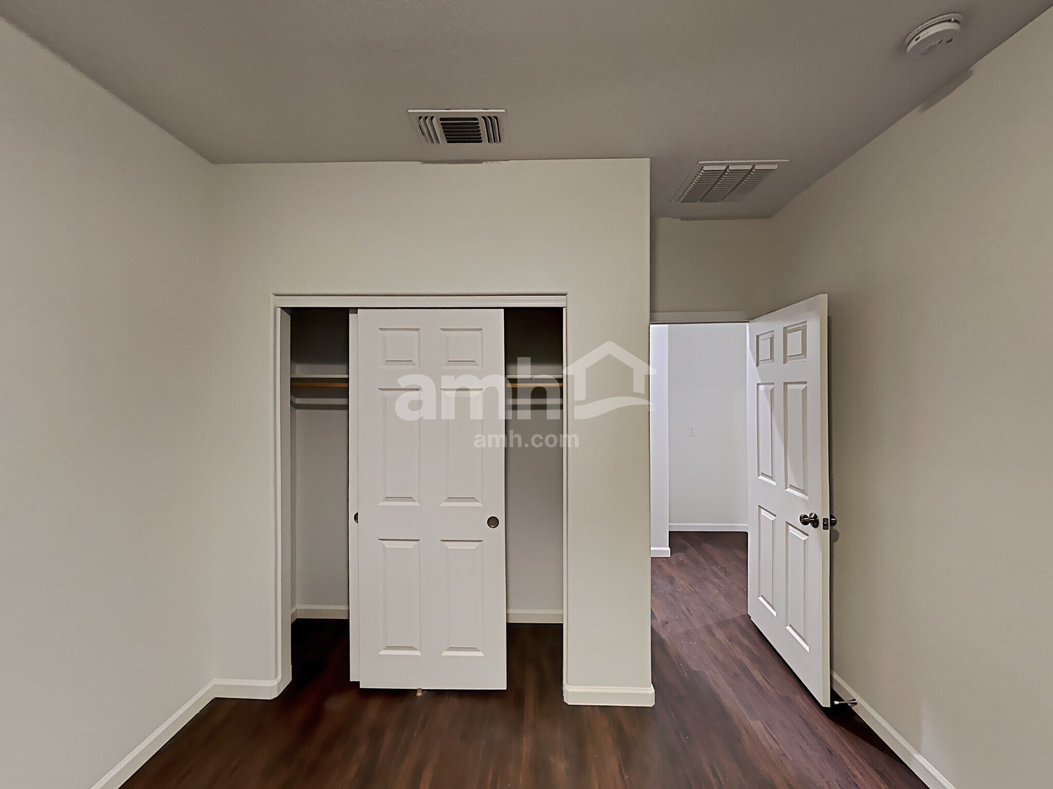 Building Photo - 1709 E Primavera Way