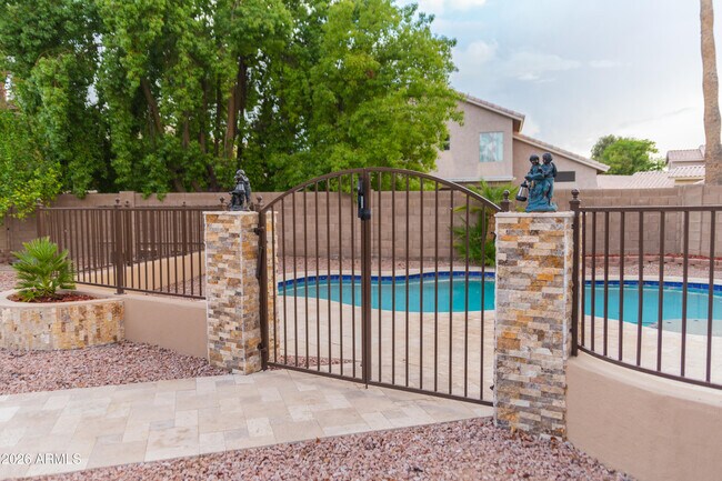 Building Photo - 2388 S Sycamore Pl
