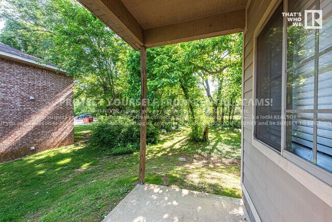 Building Photo - 758 W Breeze Cv