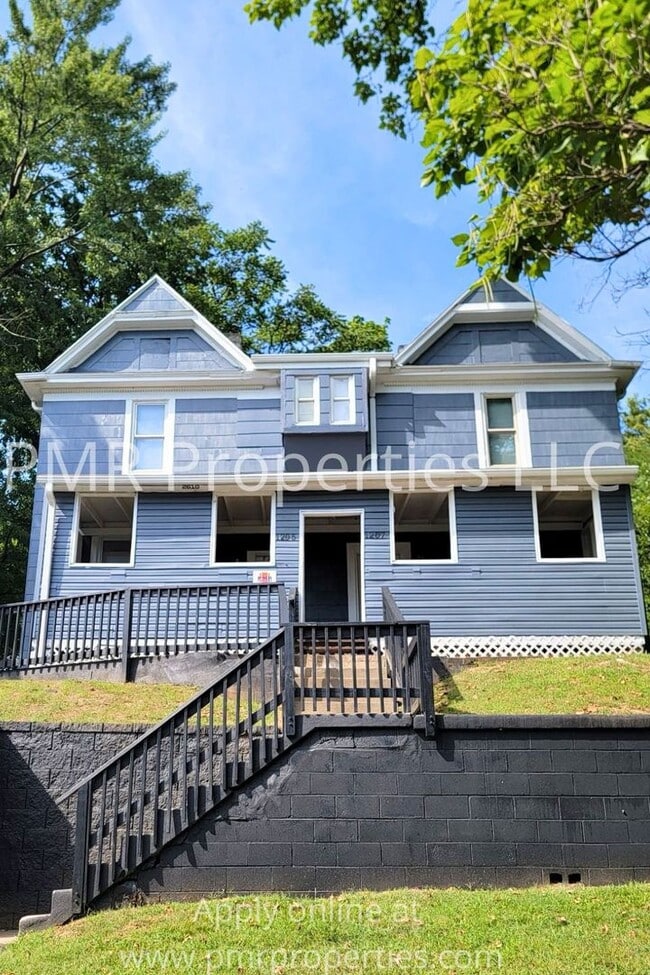 Building Photo - 1205 Douglas St