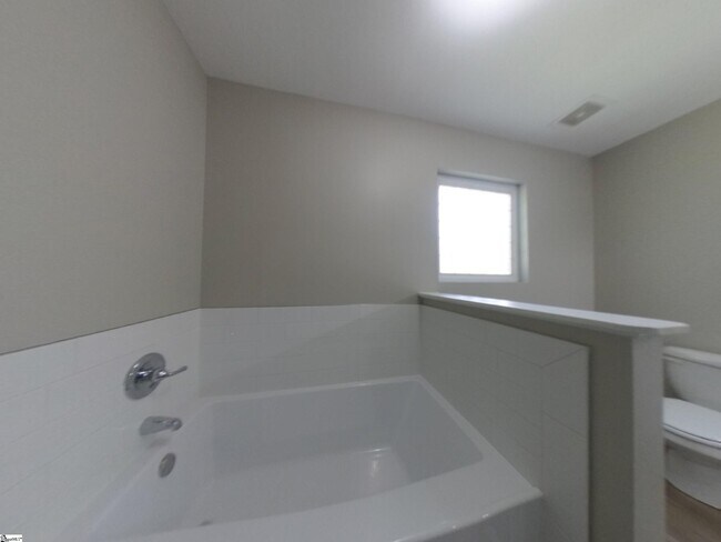 Building Photo - 211 Boxwood Ln