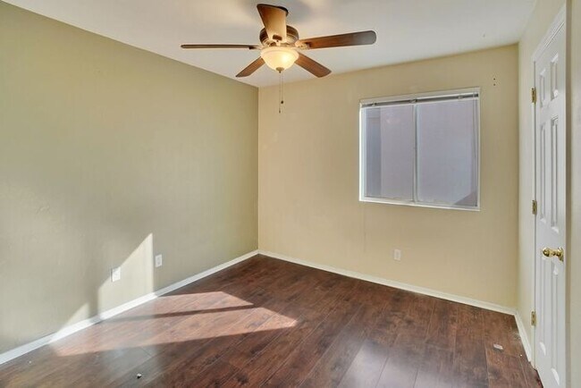 Building Photo - 98 E Futurity Pl