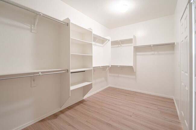 Building Photo - 26197 W Potter Dr