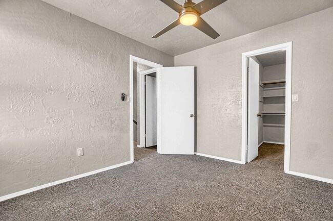 Building Photo - 4028 NW Ozmun Ave