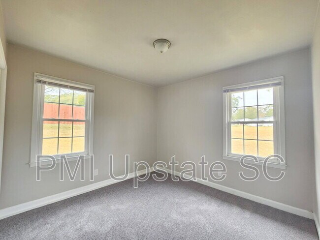 Building Photo - 103A Looneybrook Dr