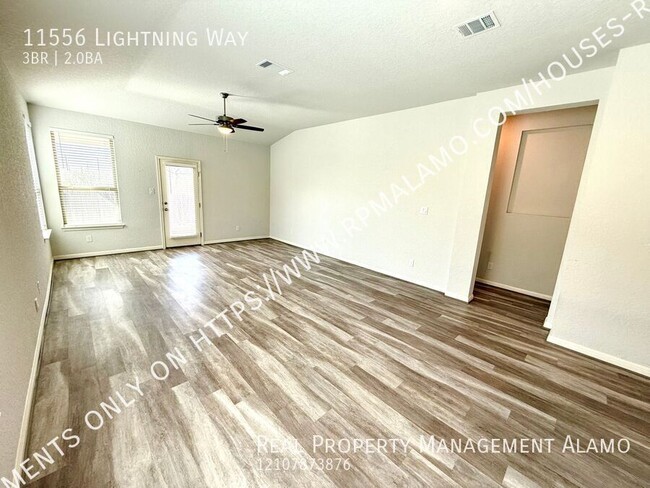 Building Photo - AVAILABLE NOW! 3 Bedroom / 2 Bath Home w/ ...