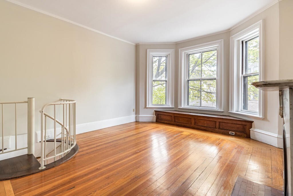 Building Photo - 325 K St