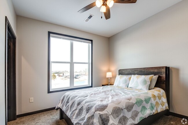 Building Photo - 1609 Doman Dr