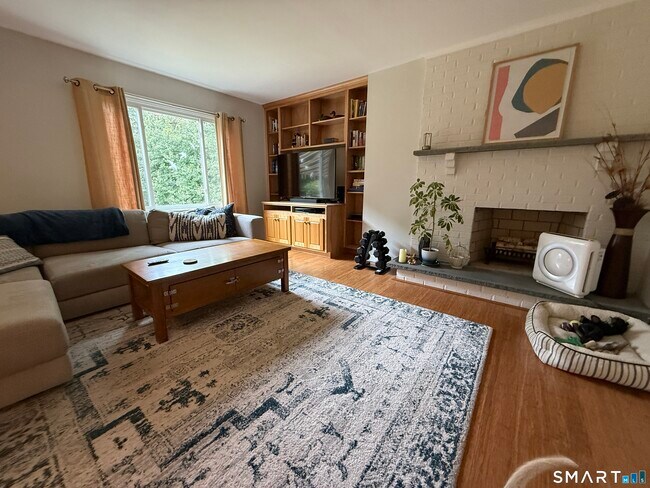 Building Photo - 4 Castle Meadow Dr
