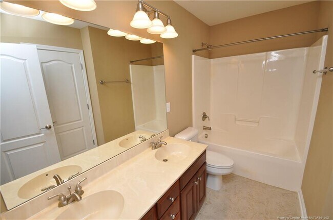 Building Photo - 300 Sutton Glen Dr