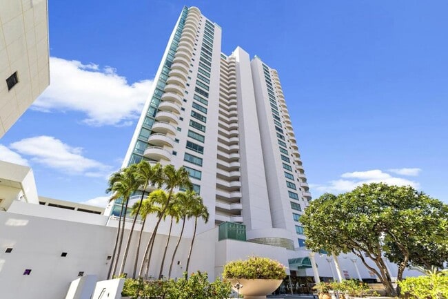 Building Photo - 1341 Kapiolani Blvd