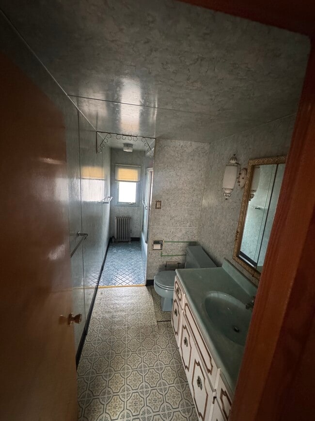 Building Photo - 257 Main St