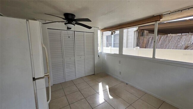 Building Photo - 936 E Shadowlawn Ave