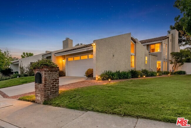 Building Photo - 2637 Angelo Dr