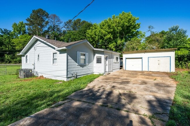 Building Photo - Exciting Opportunity! Charming 3 Bedroom Home in a Prime Location!