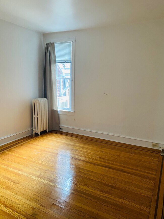 Building Photo - 882 Corinthian Ave